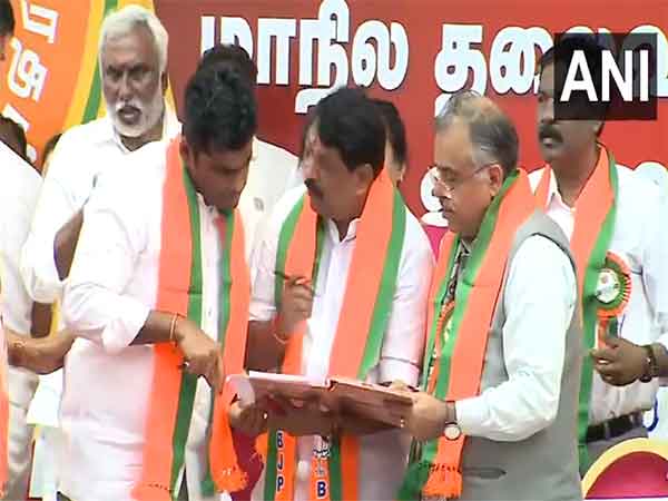 BJP MLA Nainar Nagendran with outgoing State president