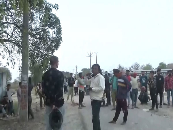 Clashes erupt between police and villagers in Khantari village (Photo: ANI)