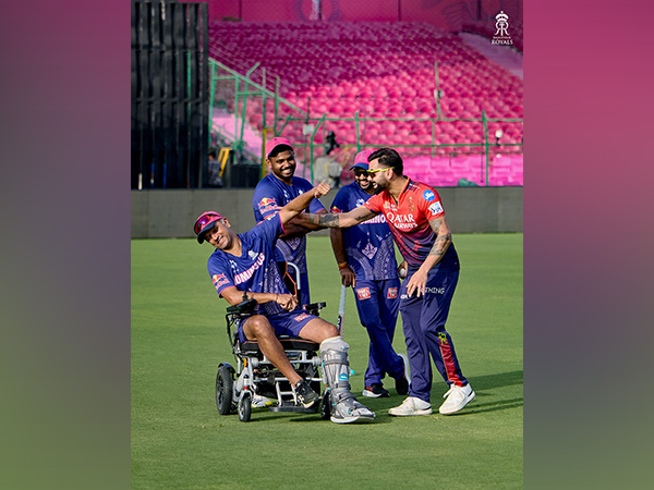 Virat Kohli with Rahul Dravid and Sanju Samson. (Photo- RR X/@rajasthanroyals)
