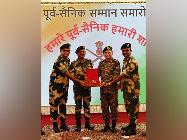 COAS General Upendra Dwivedi interacts with BSF officers (Photo/X @BSF_Punjab) 