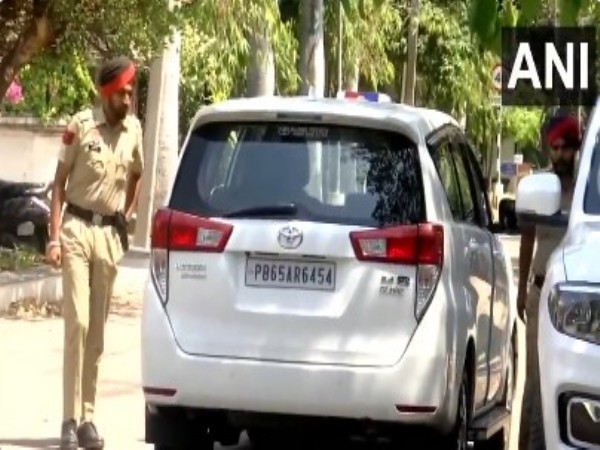 Punjab Police's Counter Intelligence team arrives Partap Singh Bajwa's residence in Chandigarh (Photo/ANI)