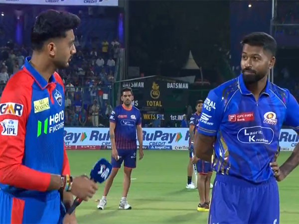 DC captain Axar Patel and MI skipper Hardik Pandya (Photo: @IPL/X)