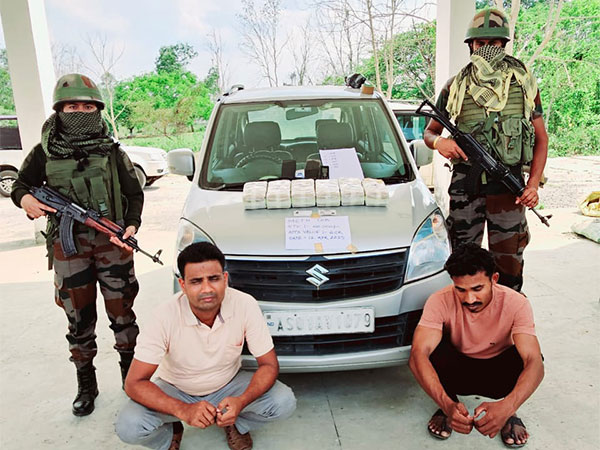 Arrested accused duo. (Photo: Assam Rifles)