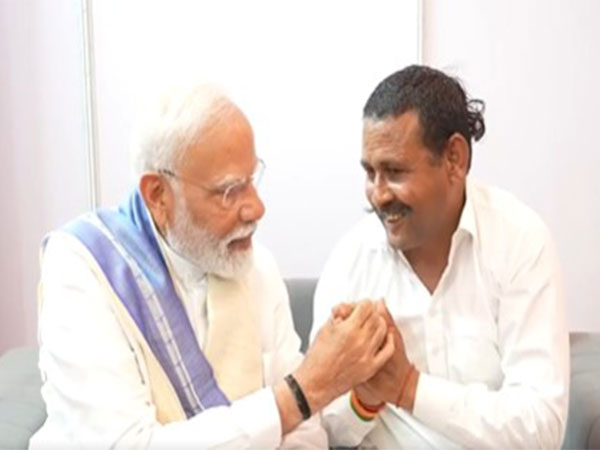 Prime Minister Narendra Modi with Rampal Kashyap from Kaithal (Photo/ANI)