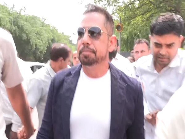 Businessman Robert Vadra at ED office (Photo/ANI)