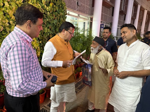 Uttarakhand CM Pushkar Singh Dhami halts convoy to hear citizen’s concerns (Photo/Uttarakhand govt) 