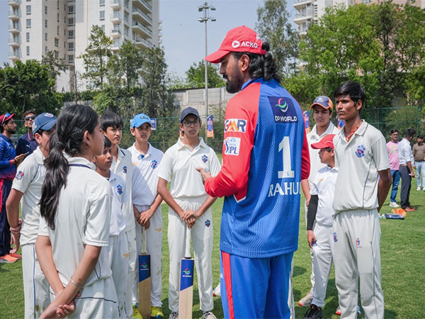 KL Rahul interacts with young players participating in the masterclass in Gurgaon (Photo: Delhi Capitals)