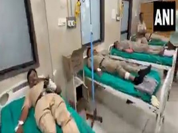 Nashik: 21 police personnel injured after mob attacks trustees of Saat Peer Baba Dargah (Photo/ANI) 