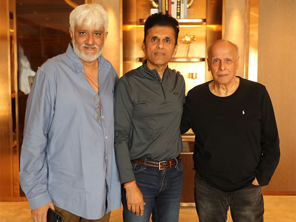Vikram Bhatt, Anand Pandit, Mahesh Bhatt (Image Source: Vikram Bhatt Team)