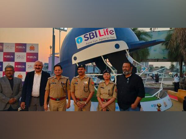 Amit Jhingran, MD & CEO of SBI Life, joined DCPs Prabal Pratap Singh (Traffic) and Kamlesh Dixit (Crime & Women's Protection) in Lucknow for a public awareness initiative