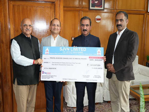 SJVNL presents Rs 121.33 crore interim dividend cheque to CM Sukhu. (Photo: Himachal Pradesh CMO)