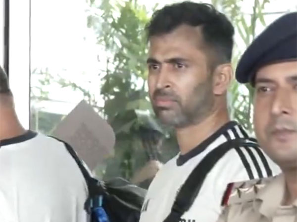 
    Abhishek Nayar to be removed after poor BGT series
    