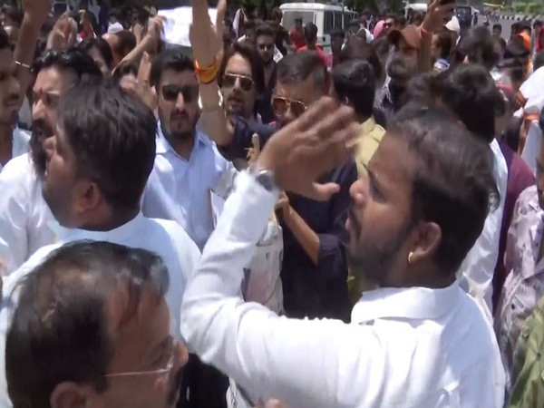 Bharatiya Janata Yuva Morcha protesting against Congress leaders in  Bhopal (Photo/ANI) 