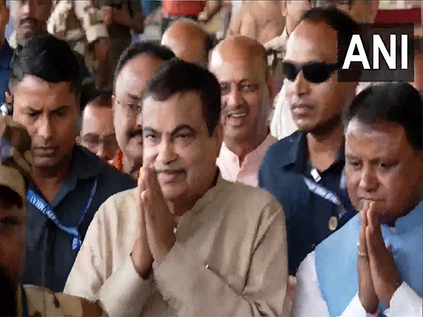 Nitin Gadkari arrives in Bhubaneswar (Photo: ANI) 