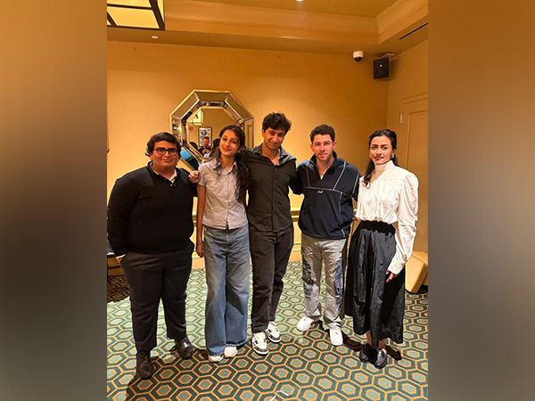 Namrata Shirodkar and her kids with Nick Jonas (Image source: Instagram/@namratashirodkar)