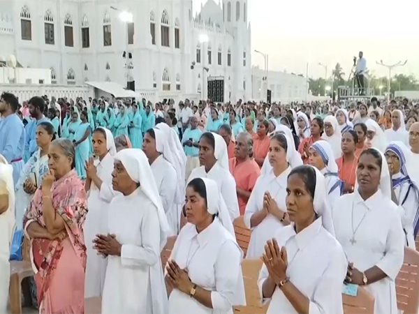  Devotees participated in large numbers, offering prayers (Photo/ANI)