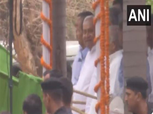 Nitish Kumar flags off Mahila Samvad Rath (Photo/ANI)