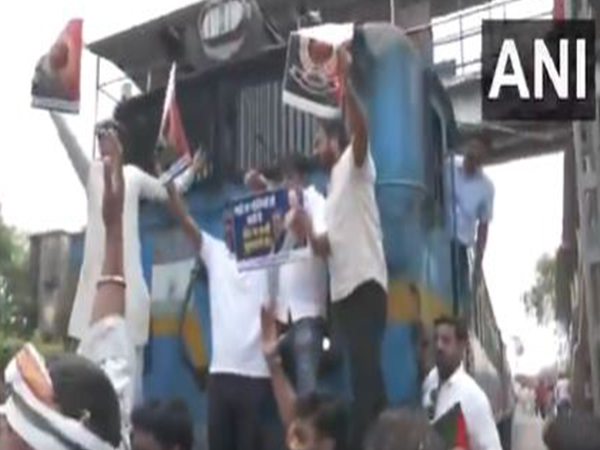 Youth Congress members protesting in Patna, Bihar (Photo/ ANI) 