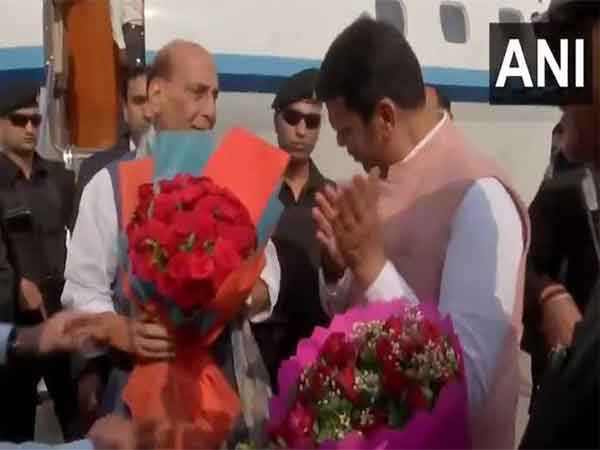 Defence Minister Rajnath Singh received by Maharashtra Chief Minister Devendra Fadnavis y Maharashtra Chief Minister Devendra Fadnavis (Photo/ANI)