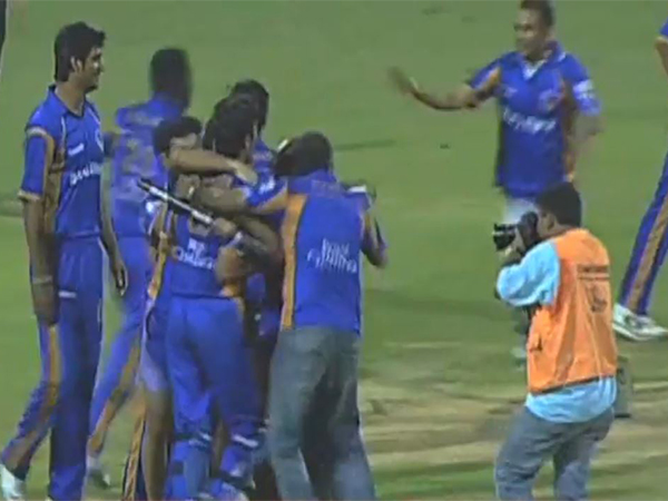 Rajasthan Royals team celebrating after winning the  inaugural IPL title. (Photo: IPL) 
