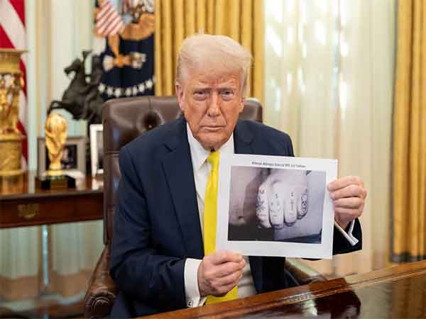 US President Donald Trump holds picture of El Salvadorean Kilmar Abrego Garcia (Image: X@realDonaldTrump)
