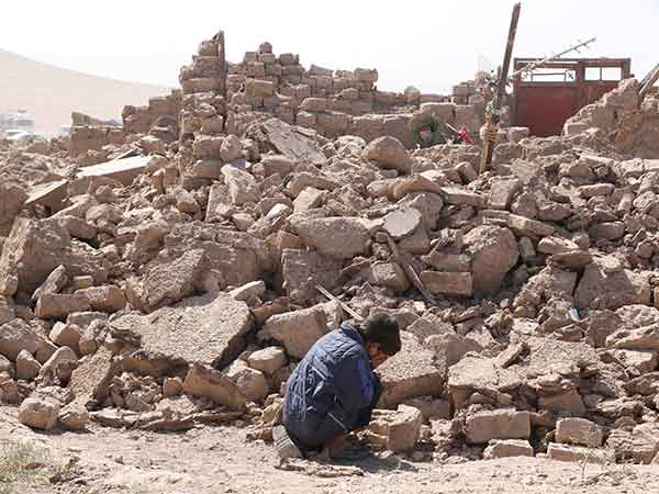 A boy cries as he sits next to debris, in the aftermath of an earthquake (File photo/Reuters)