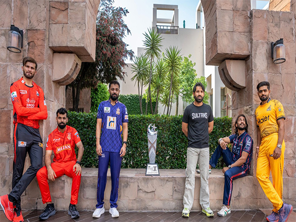 PSL team captains and Hasan Ali (second last on right) with trophy (Photo: @thePSLt20/X) 
