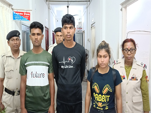 Arrested Bangladeshi nationals (Photo/GRP)