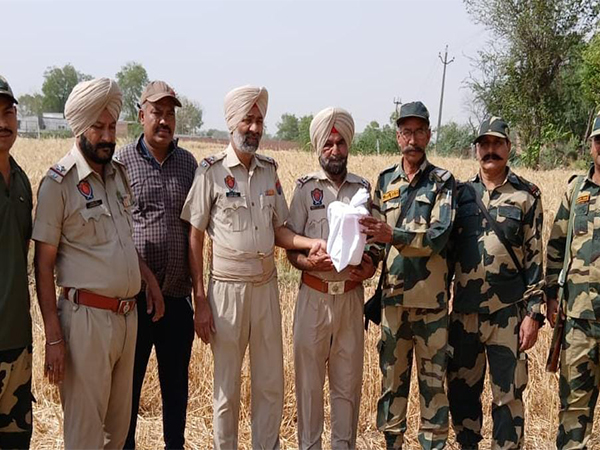 BSF personnel with recovered drones on Amritsar border (Photo/@BSF_Punjab)