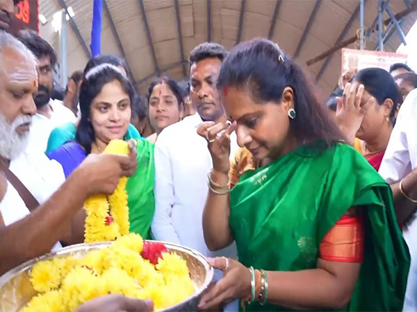BRS MLC Kalvakuntla Kavitha at Seetha Ramachandra Swamy Temple in Bhadrachalam, Telangana (Photo/ ANI) 