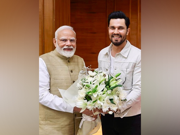 Prime Minister Narendra Modi and Actor Randeep Hooda (Photo/Instagram/@randeephooda)