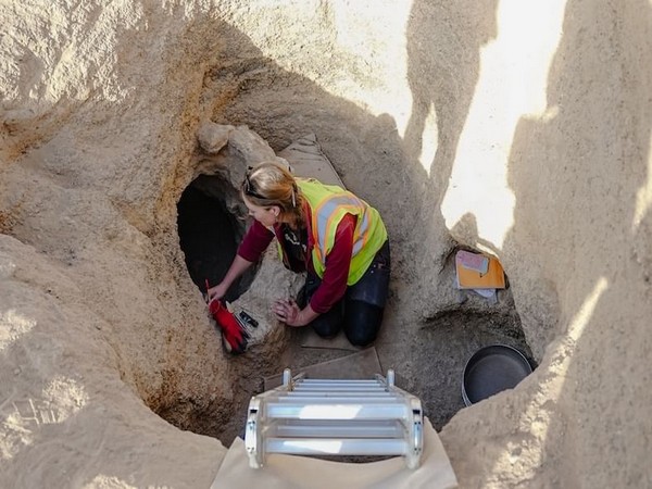    DCT Abu Dhabi discovers first major Iron Age cemetery in Al Ain Region (Photo/WAM)