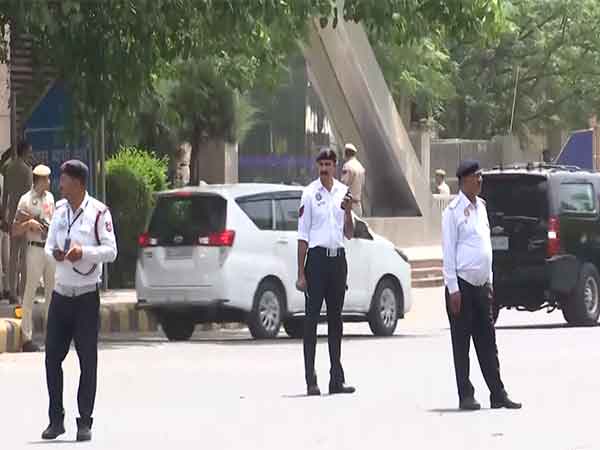 US Vice President JD Vance visiting Central Cottage Industries Emporium (Photo/ANI)