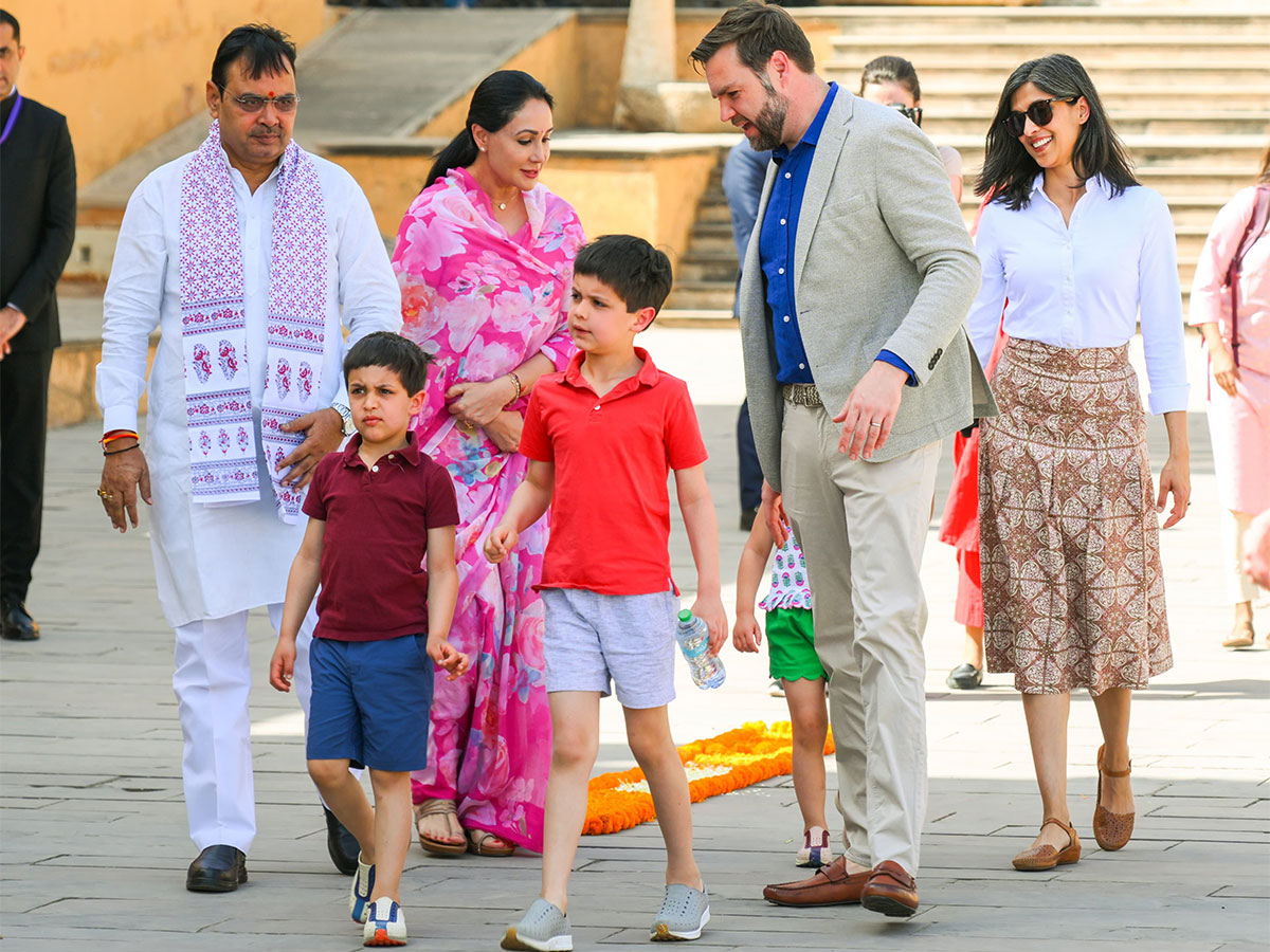 Rajasthan CM Bhajanlal Sharma and Deputy CM Diya Kumari welcomed JD Vance and his family at Amber Fort (Photo/@BhajanlalBjp)