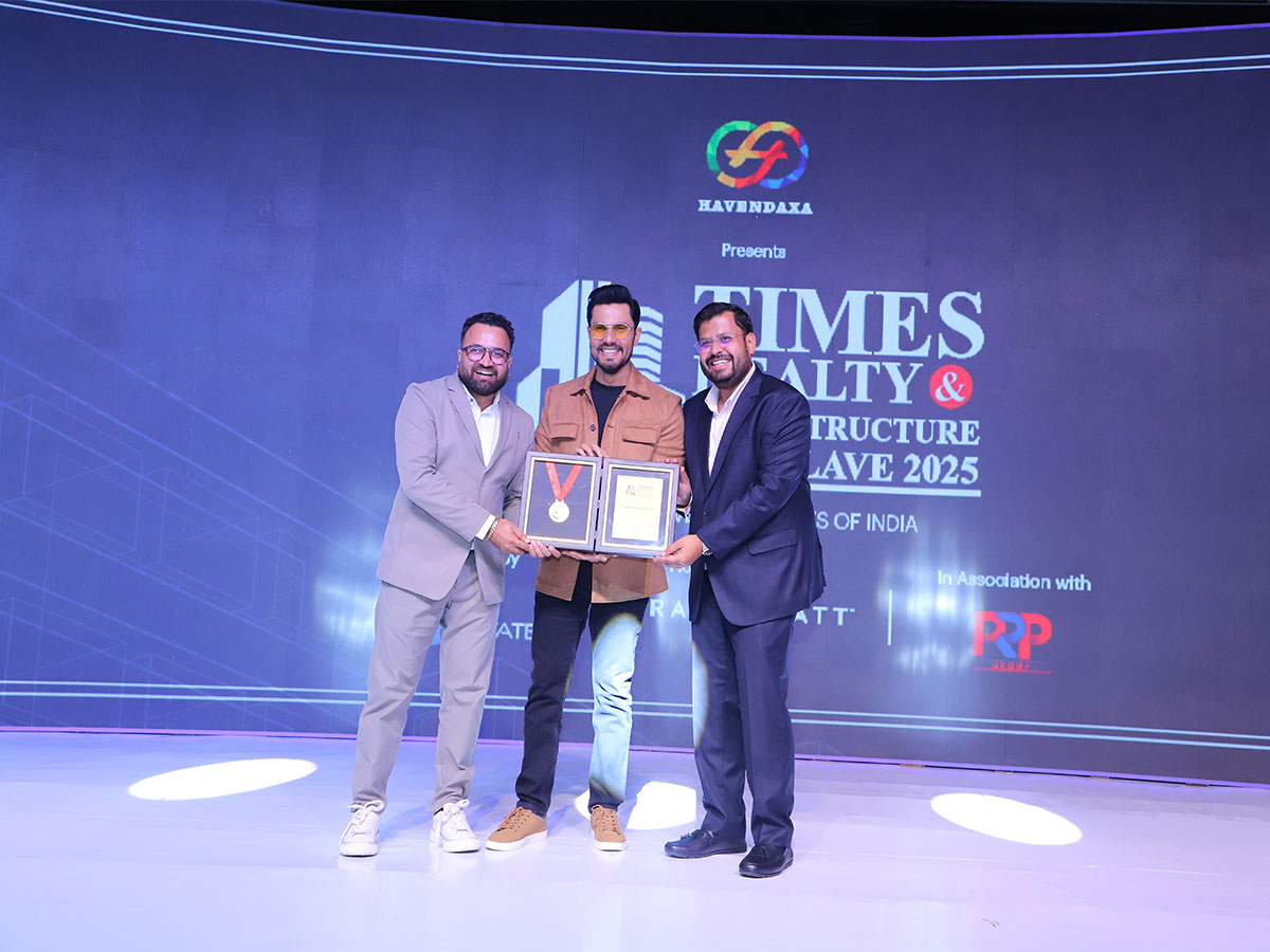 INFRAMANTRA founders Shiwang Suraj (R) and Garvit Tiwari (L), receive the ‘Channel Partner of the Year’ award at the Times Realty & Infrastructure Conclave 2025