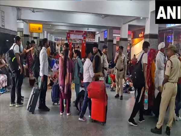 Railways set up help desk at Katra Railway station (Photo/ANI) 