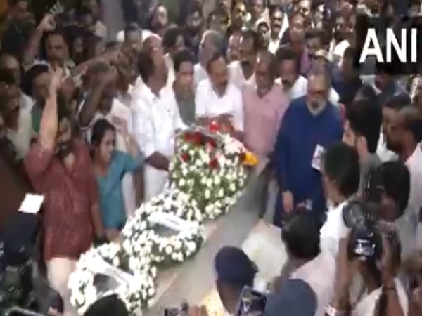 Leaders pay last respects to N Ramachandran (Photo/ANI)