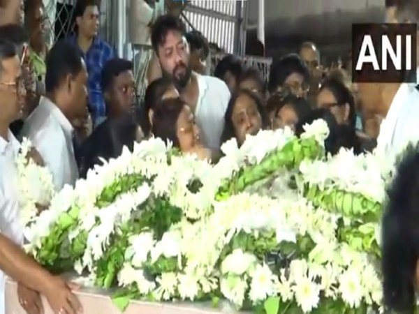 Mortal remains of Pahalgam terror attack victim Samir Guha brought to his residence in Kolkata (Photo: ANI)