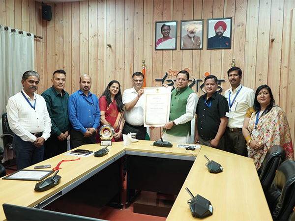 Uttarakhand Chief Minister Pushkar Singh Dhami with officials as UK-GAMS wins PM’s Excellence Award (Photo/CMO)