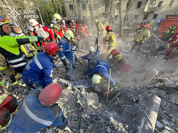 Zelenskyy says 70 missiles, 150 drones launched by Russia during ceasefire (Photo/@ZelenskyyUa)