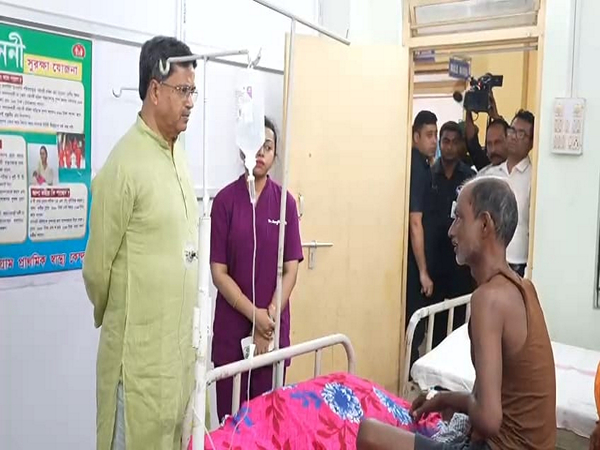 Tripura CM Manik Saha makes surprise visit to Hospital (Photo/Tripura govt) 
