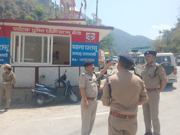 Police officials at Dharasu, Uttarkashi in Uttarakhand (Photo/ ANI)