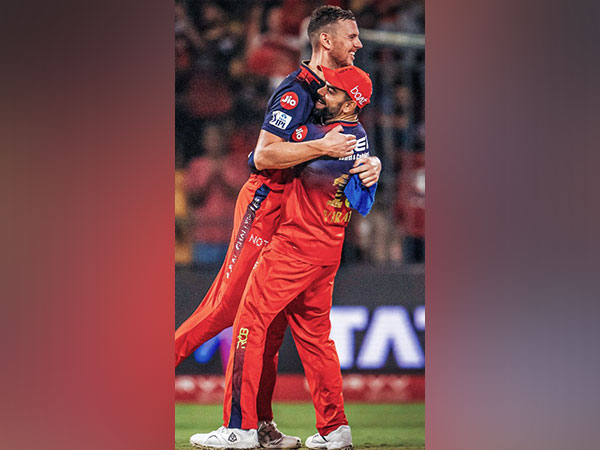 Josh Hazlewood and Virat Kohli celebrating (Photo: @RCBTweets/X) 
