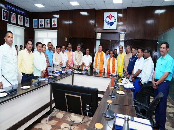 Uttarakhand Chief Minister Pushkar Singh and officials (Photo/ANI)