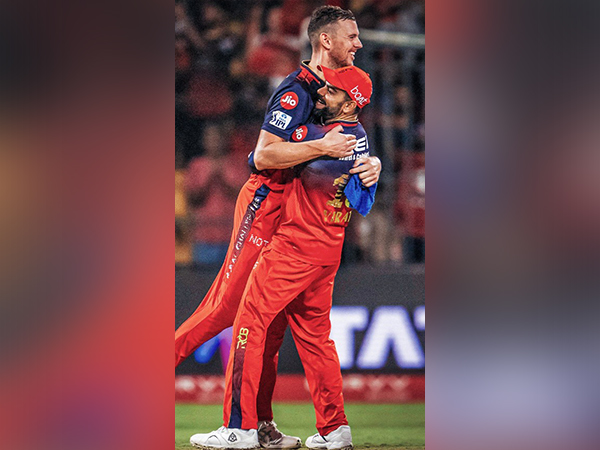 Josh Hazlewood and Virat Kohli celebrating (Photo: @RCBTweets/X) 