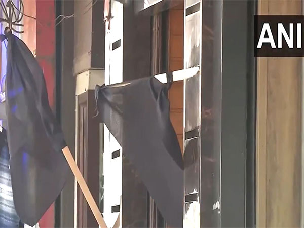 Traders Association of Central Lal Chowk puts up black flags outside shops to protest against Pahalgam attack (Photo/ANI) 