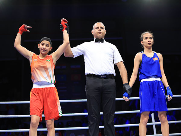 Khushi Chand (left) celebrating her win. (Photo- Asian Boxing)