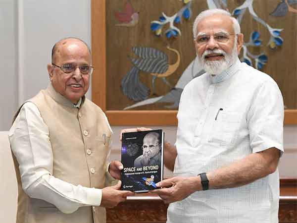 Former ISRO Chairman Kasturirangan with PM Modi. (Photo courtesy: @narendramodi)