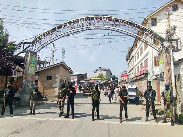 NSG and Paramilitary personnel stand guard outside Jammu and Kashmir Armed Police Headquarter (Image/ANI)