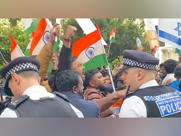 Members of Indian community hold protest outside Pakistan High Commission in UK (Photo/ANI)